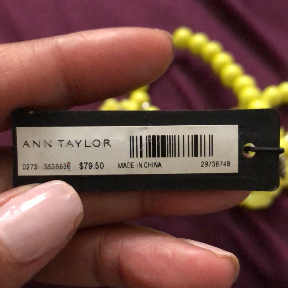 ANN TAYLOR Lime green floral accent necklace NWT - Picture 2 of 3